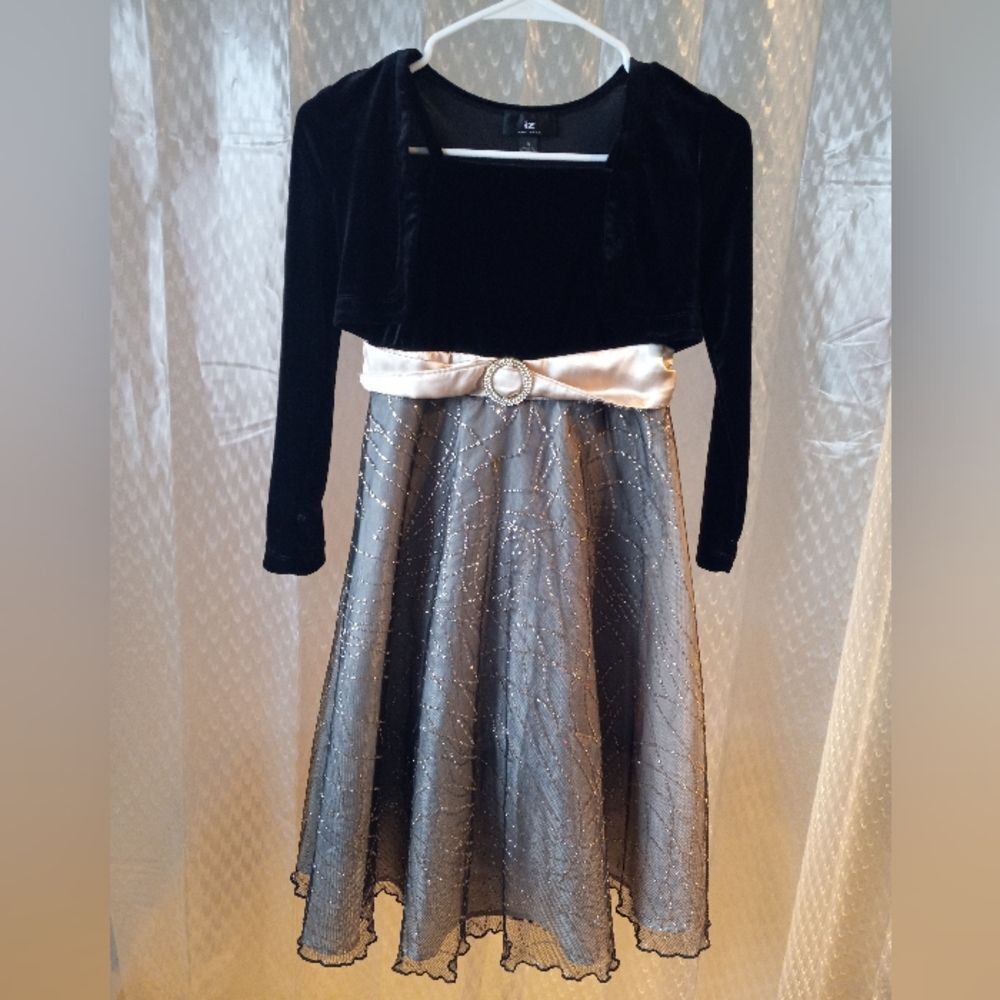 Amy Byer Fancy Girls Dress Size 8